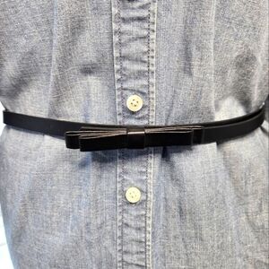 H&M BLACK SKINNY FAUX LEATHER BOW FRONT BELT ONE PRONG CLOSURE WOMEN OS